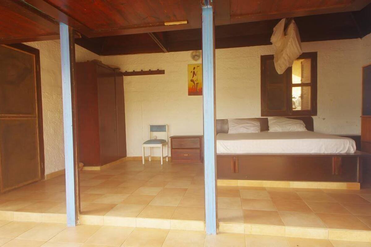 Cortinas blackout, tabla de planchar con plancha y wifi gratis 