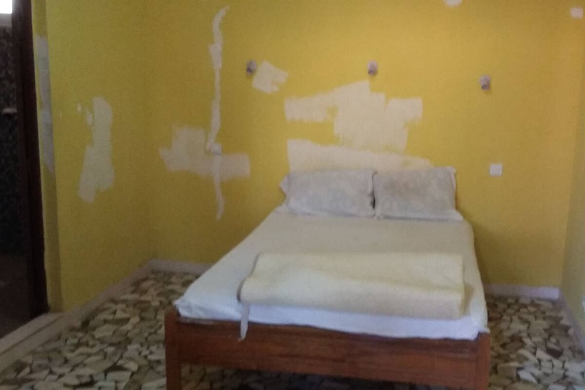 Cortinas blackout, tabla de planchar con plancha y wifi gratis 