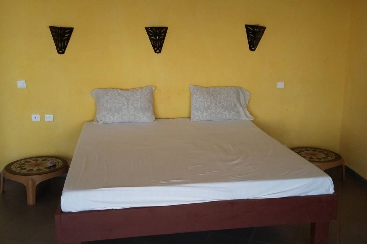 Cortinas blackout, tabla de planchar con plancha y wifi gratis 