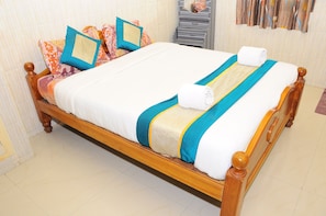 Habitación Deluxe | Caja de seguridad en la habitación y escritorio