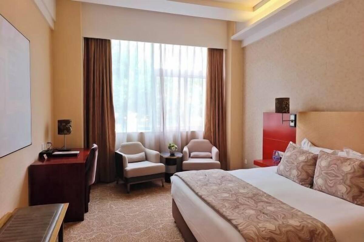Minibar, in-room safe, desk, blackout drapes