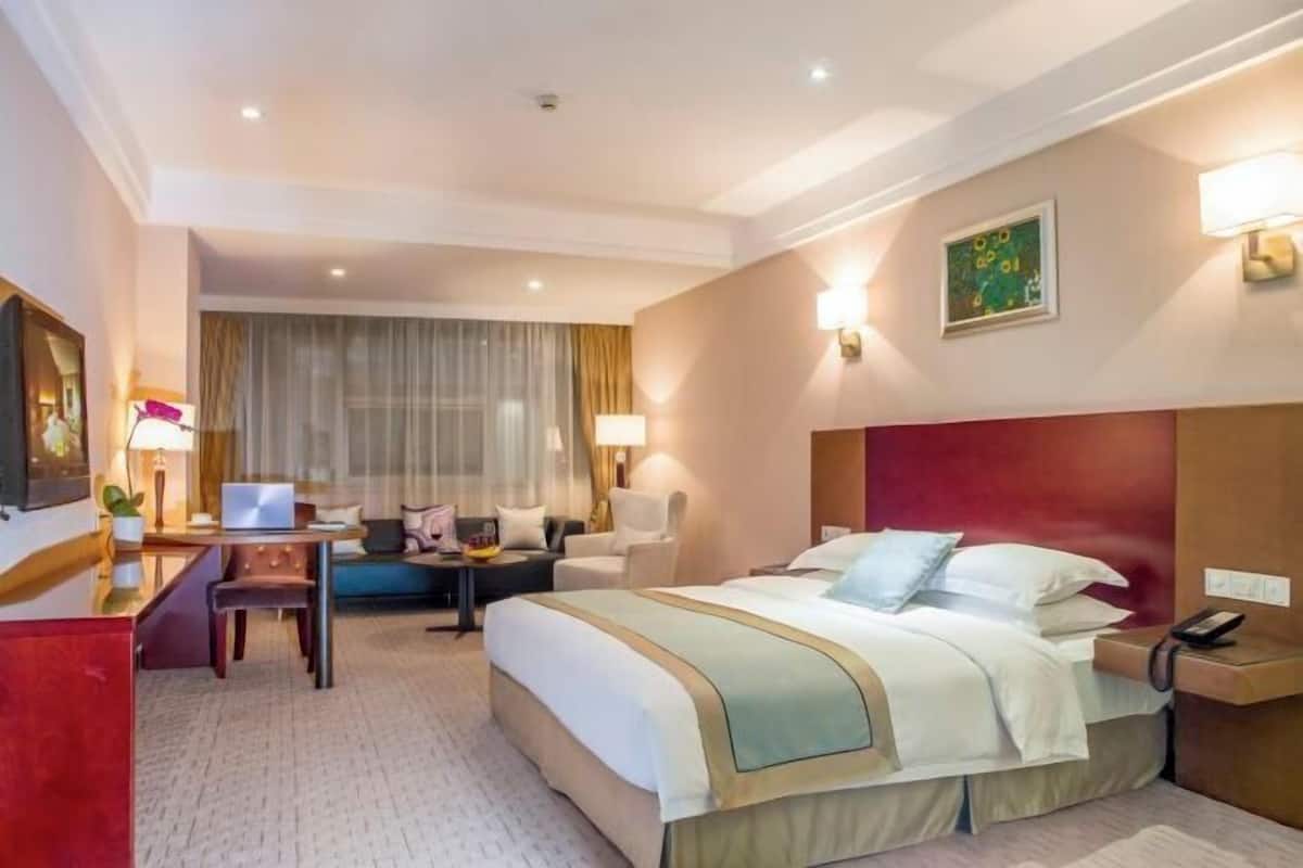 1 bedroom, minibar, in-room safe, desk