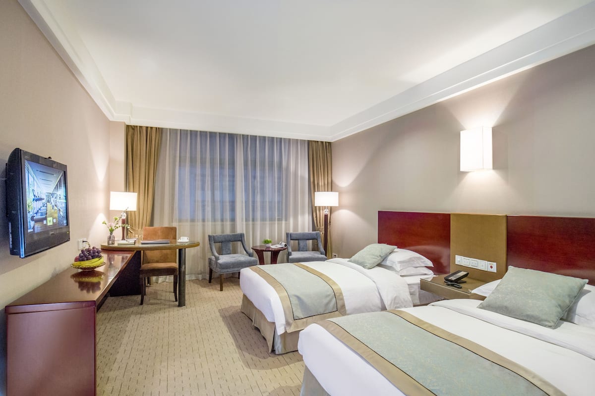 Business Twin Room | Minibar, in-room safe, desk, blackout curtains