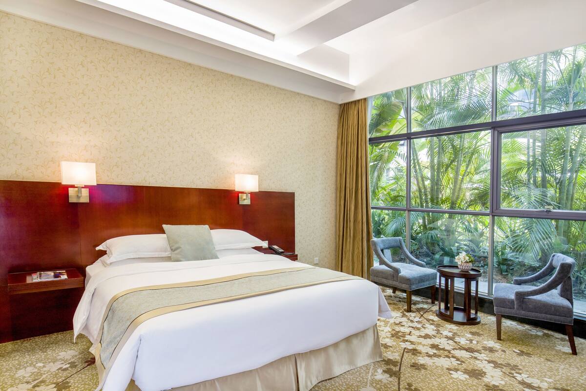 Design Double Room | Minibar, in-room safe, desk, blackout curtains