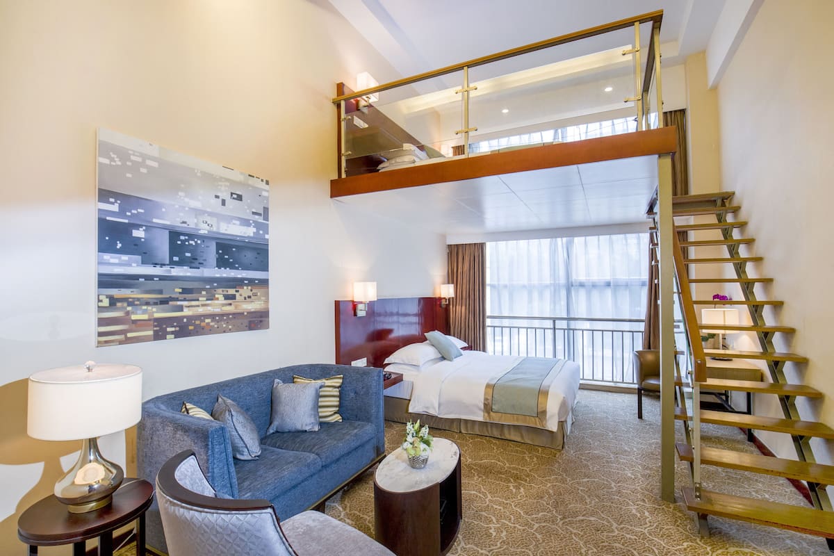 Loft | Minibar, in-room safe, desk, blackout curtains