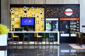 Bar (on property) - Hampton by Hilton Zhuhai Chengfeng Plaza (Zhuhai)