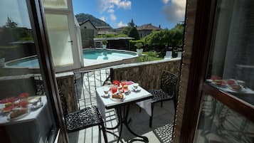 Chambre Double ou avec lits jumeaux, vue piscine (Superior Plus)