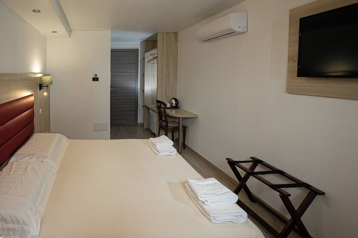 Business Double or Twin Room | 1 bedroom, desk, laptop workspace, free WiFi