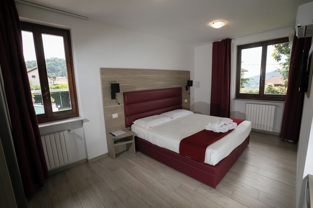 Double or Twin Room (Standard Plus) | Desk, laptop workspace, free WiFi, bed sheets