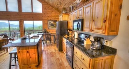 Relax & Unwind at Ritz on the Rocks! Dog Friendly, Hot Tub, Near Wineries!