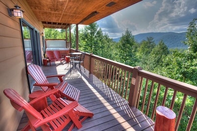 Relax & Unwind at Ritz on the Rocks! Dog Friendly, Hot Tub, Near Wineries!