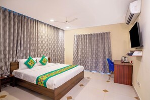 Deluxe Room | Iron/ironing board, free WiFi, bed sheets