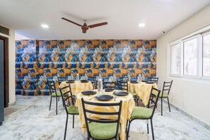 Dining - Treebo Srico (Hyderabad)
