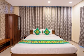 Deluxe Room | Iron/ironing board, free WiFi, bed sheets