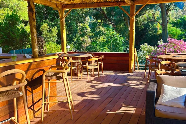 Poolside bar
