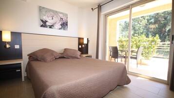 Individuell dekoriert, individuell eingerichtet, Schreibtisch