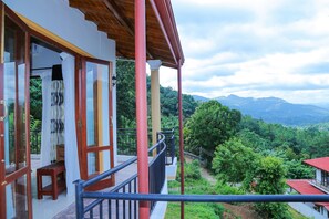 Deluxe Double or Twin Room | Balcony view - Madara Residence (Kandy)