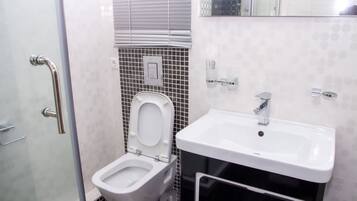 Apartment | Badezimmer | Haartrockner, Handtücher, Seife, Shampoo