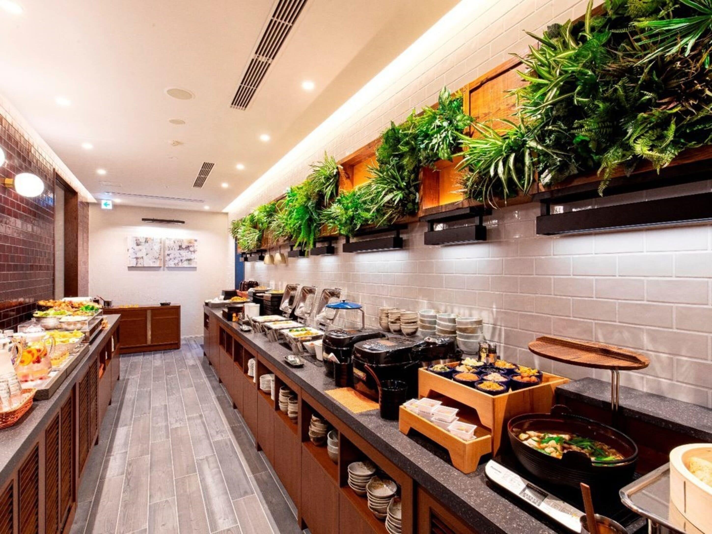 daily buffet breakfast (jpy 2300 per person)