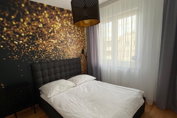 2 camere, tende oscuranti, insonorizzazione, ferro/asse da stiro