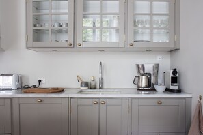 Apartamento exclusivo | Cozinha privada | Geladeira grande, fogão, cooktop, lava-louças