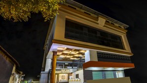 Fassade der Unterkunft – Abend/Nacht