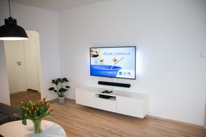 公寓 | 客厅 | 55-英寸液晶电视（配备有线频道）、电视、Netflix