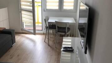 Apartment | Living room | Flat-screen TV