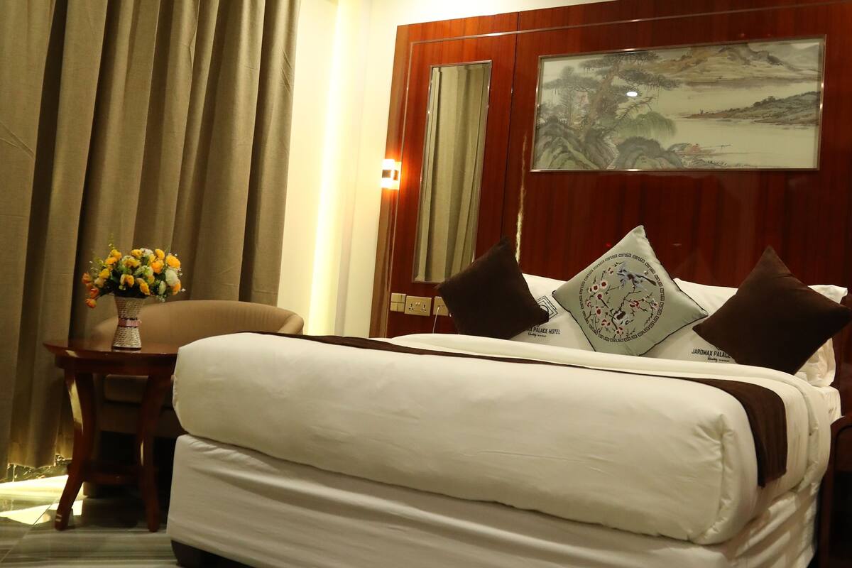 Minibar, individually furnished, desk, iron/ironing board