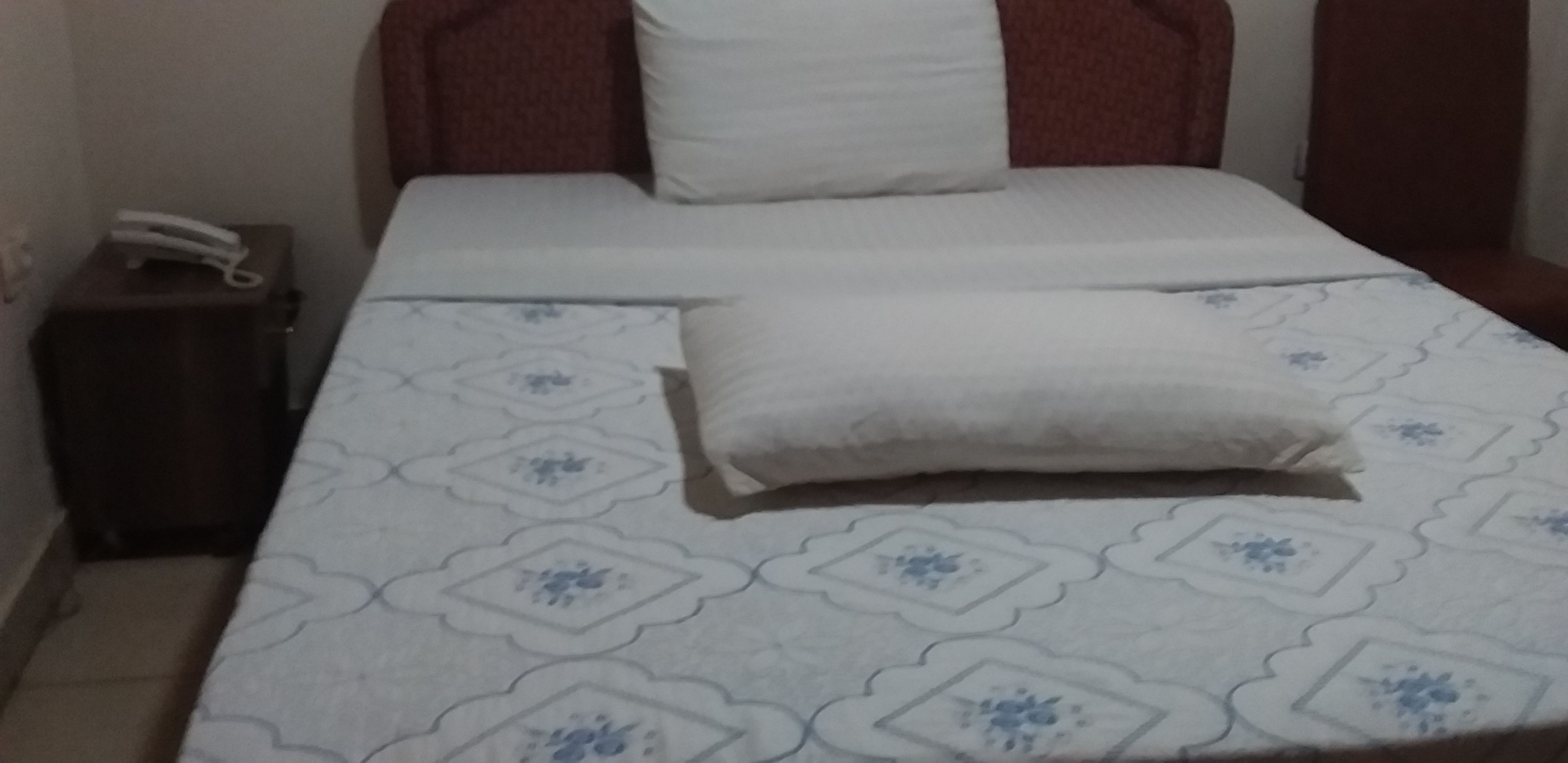 single room | 1 bedroom, desk, free wifi, bed sheets