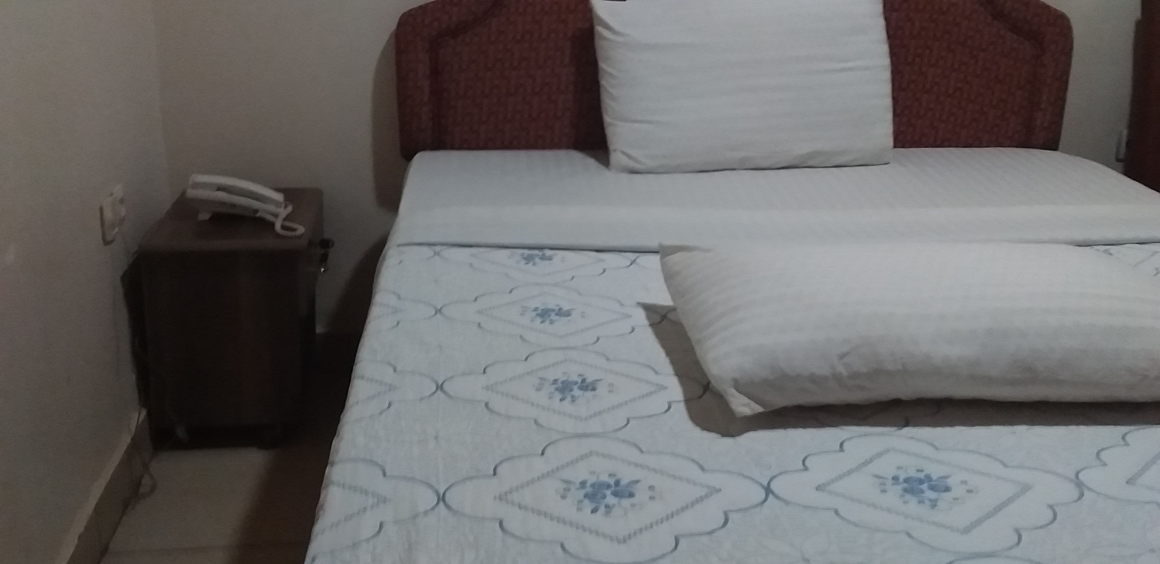 1 bedroom, desk, free wifi, bed sheets