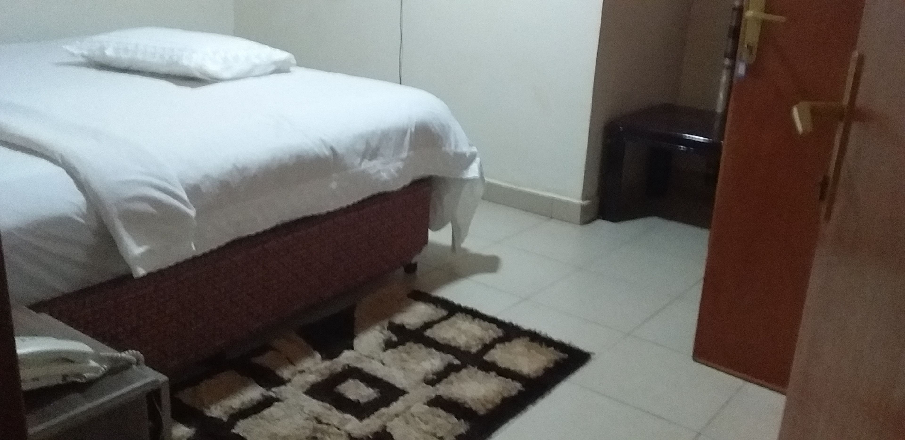 1 bedroom, desk, free wifi, bed sheets