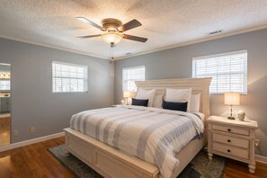 4 室のベッドルーム、アイロン / アイロン台、旅行用ベビーベッド、WiFi