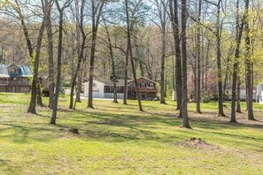 Property grounds - Lake Front Home at Chester Frost Park ~ w / Hot Tub and Kayaks (Hixson)