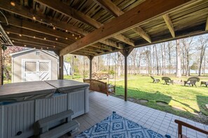 Terrace/patio - Lake Front Home at Chester Frost Park ~ w / Hot Tub and Kayaks (Hixson)