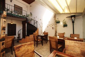 Free daily full breakfast - Gold Harmoni Otel (Cesme)