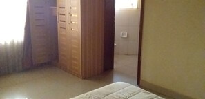 Laptop workspace, iron/ironing board, free WiFi, bed sheets - Inganzi Apartments (Kigali)