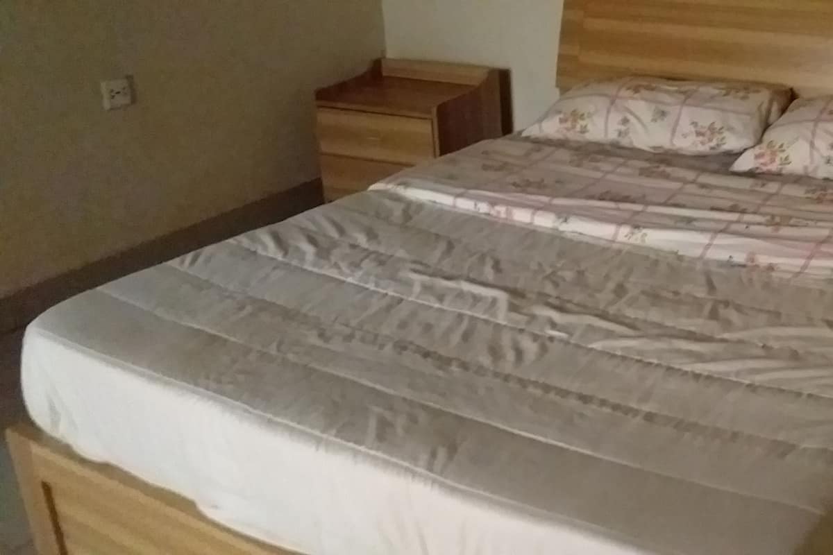 Kamar Single | Ruang kerja ramah laptop, setrika/meja setrika, dan Wi-Fi gratis