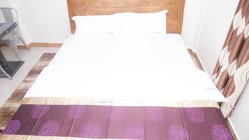Double Room | Desk, free WiFi, bed sheets