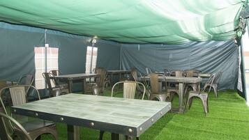 Breakfast, lunch, dinner served; local and international cuisine