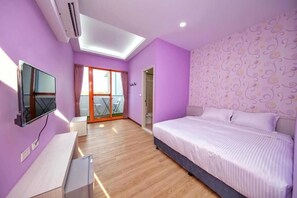 Double Room | Desk, blackout curtains, free WiFi, bed sheets