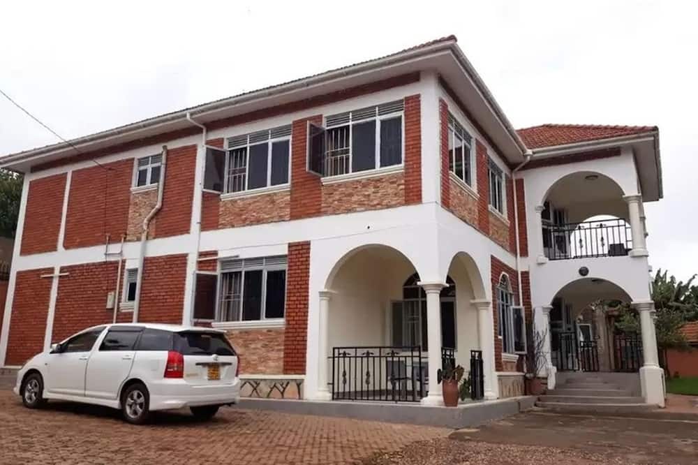 Emra Hotel