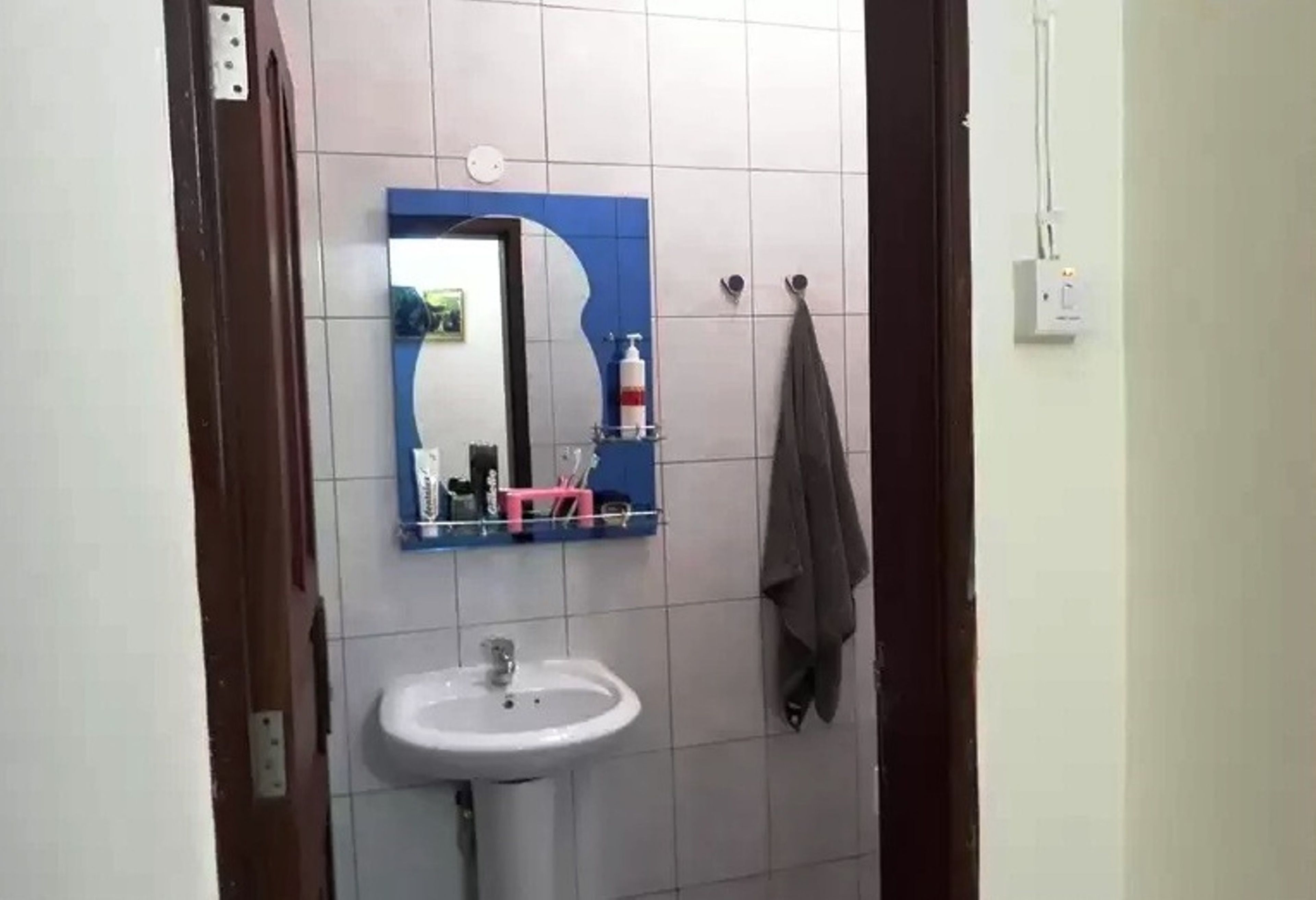 double room | bathroom sink