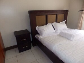 Double Room | Desk, free WiFi, bed sheets - Emra Hotel (Entebbe)