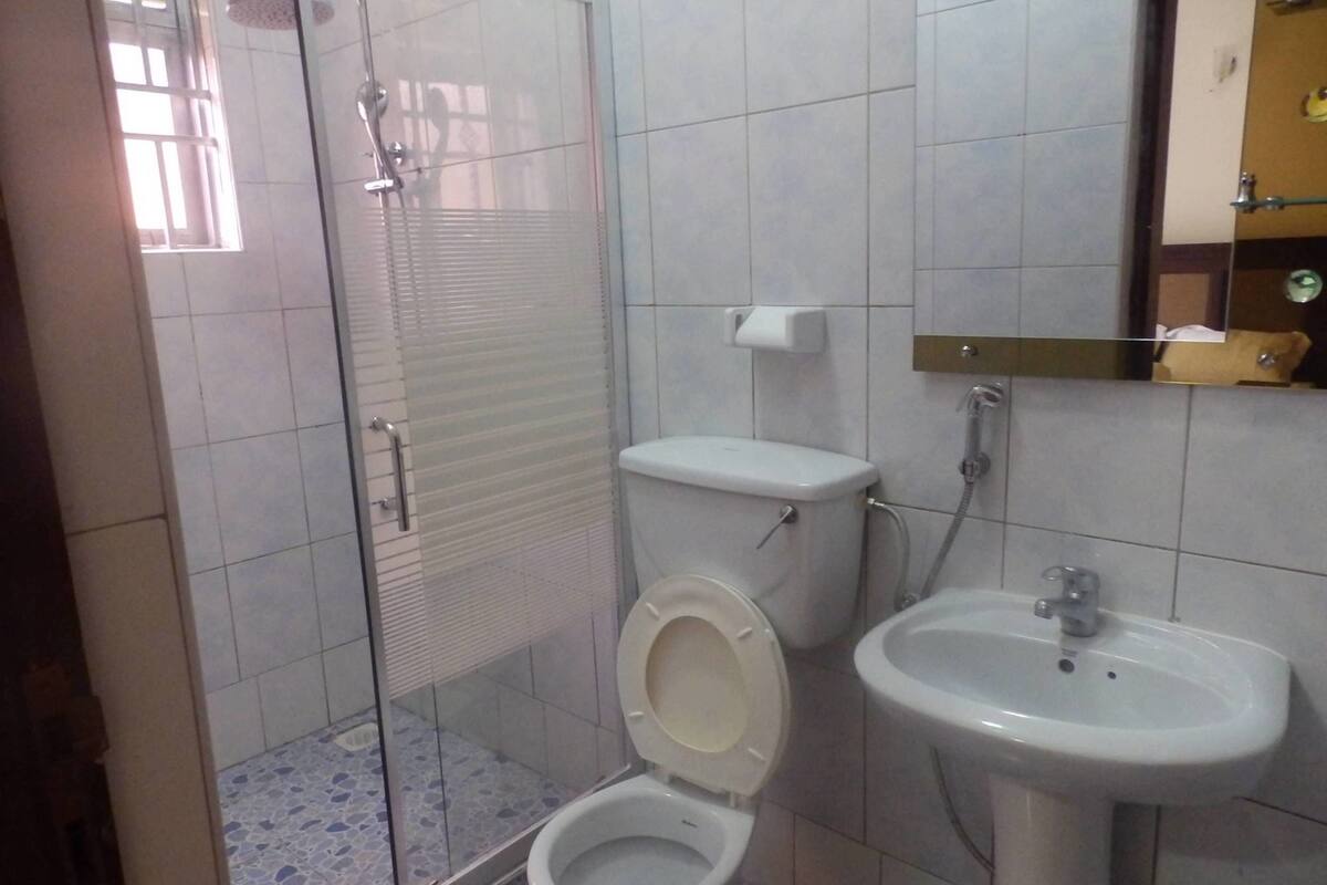 double room | bathroom | towels, soap, toilet paper