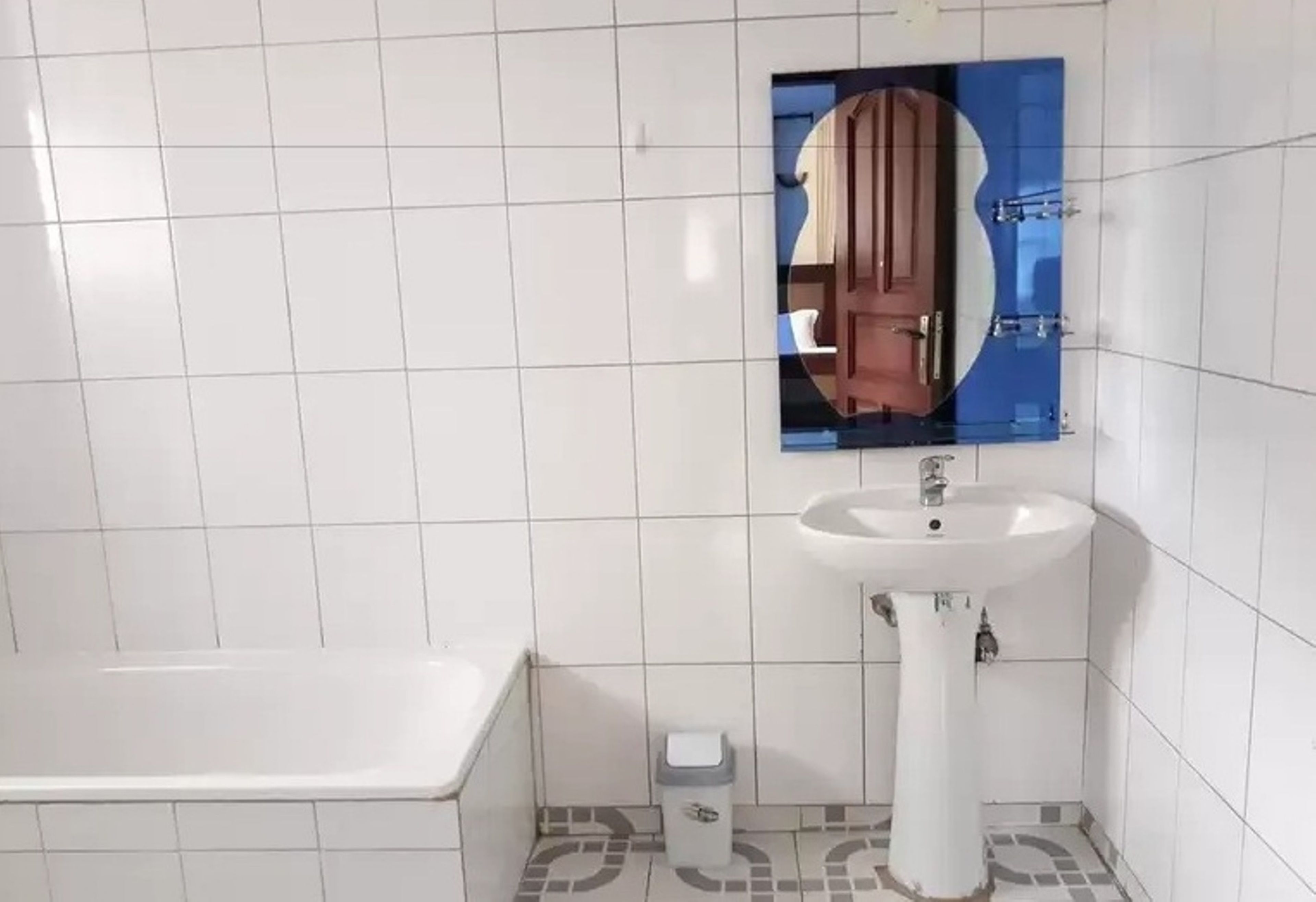 double room | bathroom | towels, soap, toilet paper