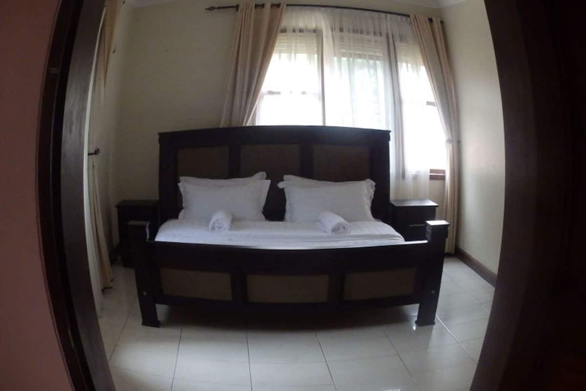 executive room | 1 bedroom, desk, free wifi, bed sheets