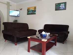 Lobby sitting area - Emra Hotel (Entebbe)