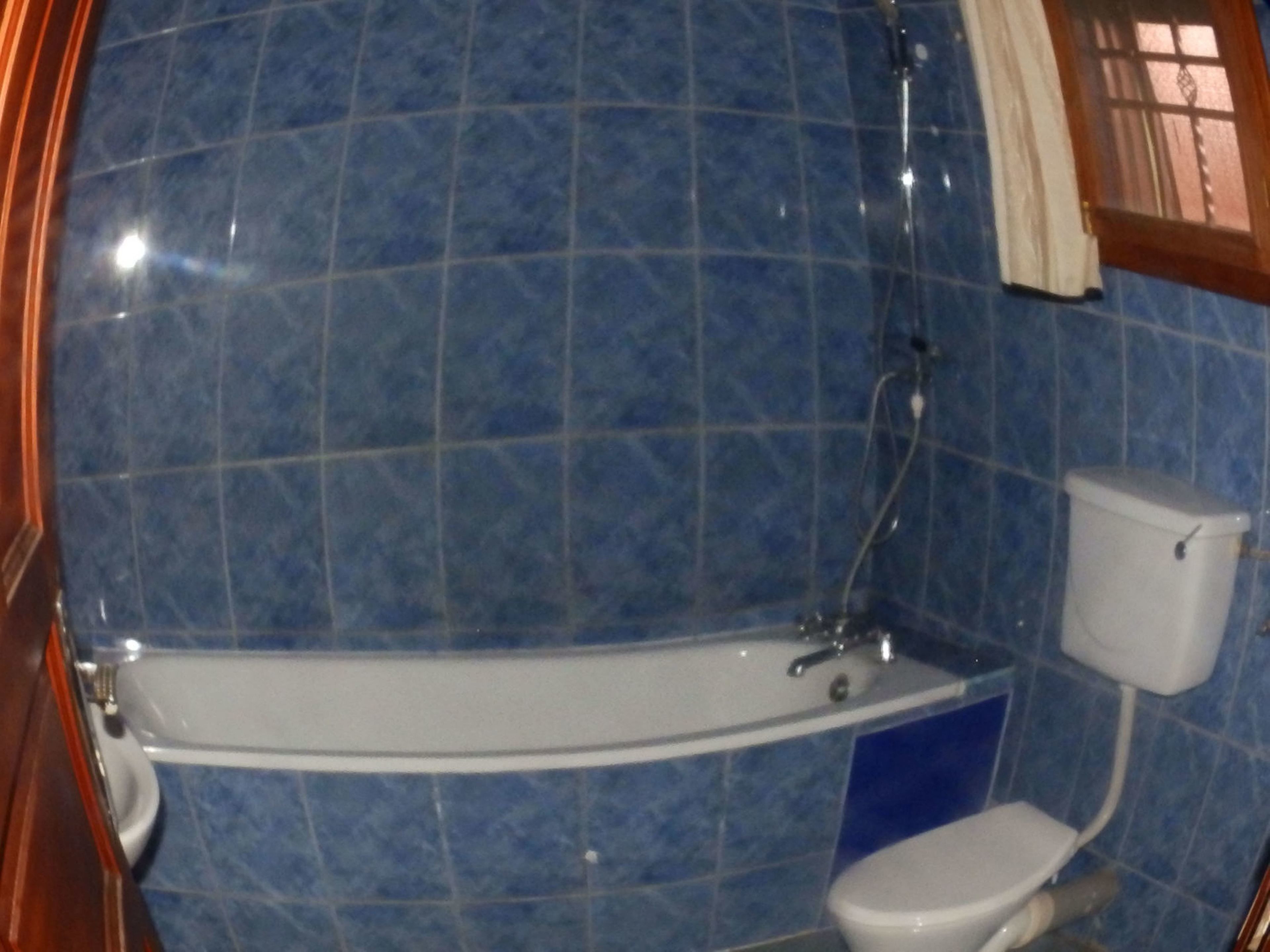 executive room | bathroom | towels, soap, toilet paper