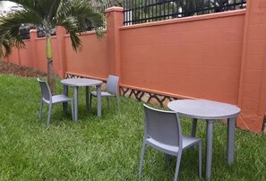 BBQ/picnic area - Emra Hotel (Entebbe)